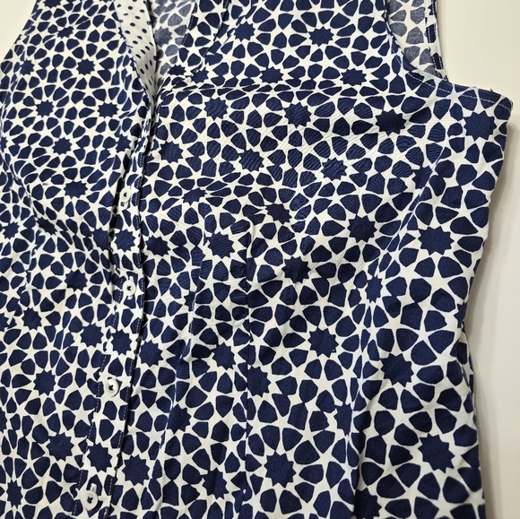Talbots Navy and White Sleeveless Button-Front Geometric Print Shirt - Picture 4 of 6